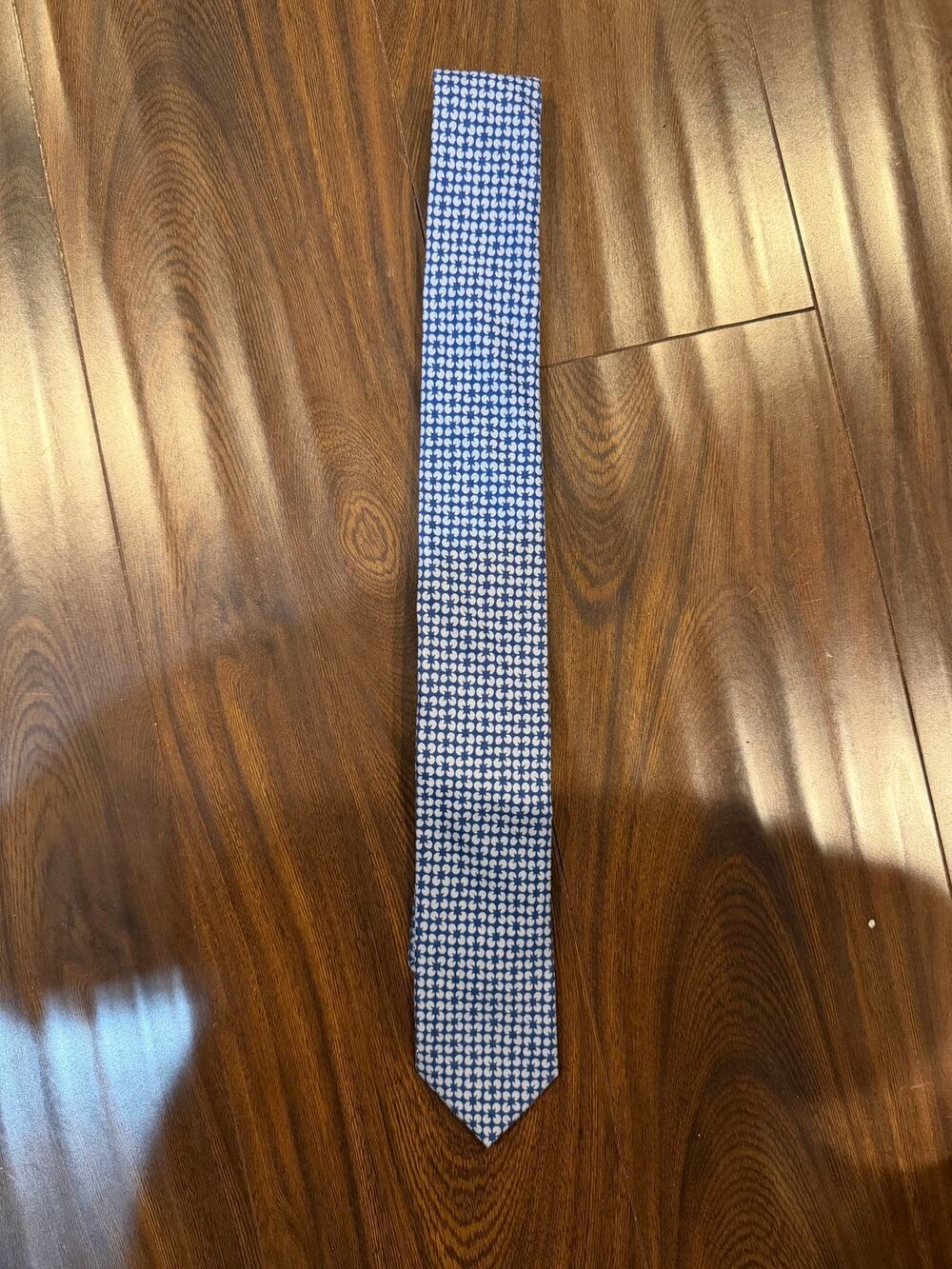 Bar III Skinny Tie - Blue and White
